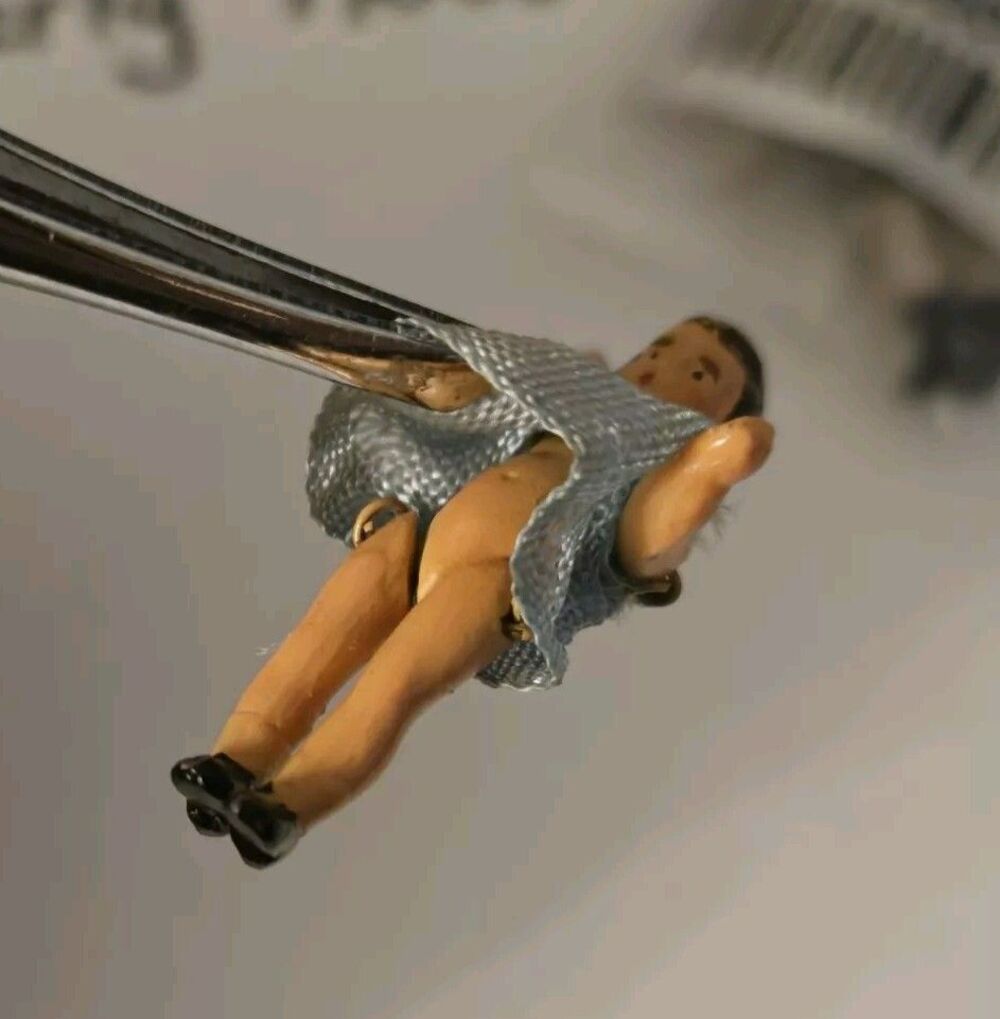 Rare German Hertwig Carl Horn Tiny 1" Jointed Miniature Doll - Picture 2 of 11